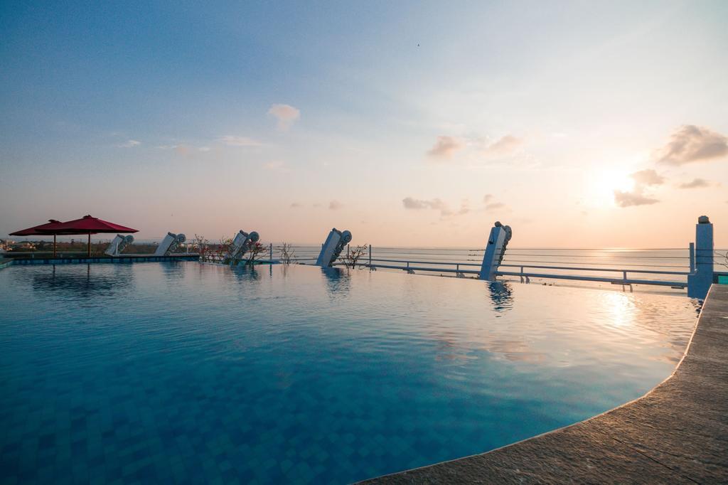 Kutabex Beachfront Hotel Kuta Lombok Exterior foto